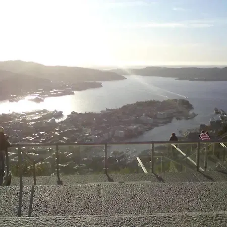 High Standard Spacious Near Bryggen Semesterbostad *